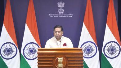 印度外交部發言人Randhir Jaiswal近日在例行記者會上表示，考量多項因素後，印度已撤回主辦COP33的提議。（圖／截取自印度外交部記者會）