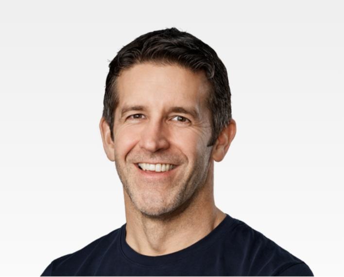 蘋果新任CEO：約翰．特納斯於2001年加入蘋果公司，憑藉在前一家公司累積的經驗，成為產品設計團隊的一員。他在蘋果的初期工作包括開發備受讚譽的蘋果Cinema Display顯示器。（圖／取自蘋果官網）