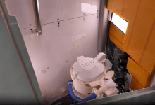 獵戶座太空船的太空廁所。（圖／CSA）