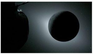 阿提米絲二號任務公布繞月影像 太空人觀測罕見太空日蝕 1 NASA「奧賴恩號(Orion)」太空船在阿提米絲二號(Artemis II)任務期間拍攝到太空日蝕景象。月球被太陽照亮形成逆光,奧賴恩號位於畫面左前方可見。地球反射的陽光位於月球左緣,使該區域略亮於月球其餘部分。月球右下方的亮點為土星,畫面右緣的亮點則是火星。(圖/NASA)