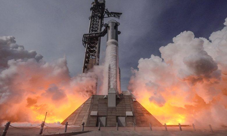 超重型火箭V3首次33具引擎靜態點火測試。（圖／SpaceX／X）