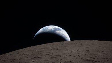 阿提米絲二號太空人拍攝地球落下影像 壯麗景象曝光 5 阿提米絲二號太空人在繞月飛行時拍攝到地球從月球地平線下沉的壯麗景象,藍白的地球與灰色月球形成鮮明對比,讓人想起阿波羅8號的經典「地球升起」畫面。(圖/NASA/阿提米絲二號(Artemis II)任務)