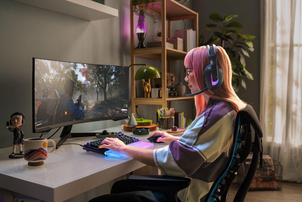 G512 X 共推出 75% 和 98% 兩種尺寸與黑、白兩色，建議售價分別為 5,390 元及 5,990 元。（圖／Logitech提供）