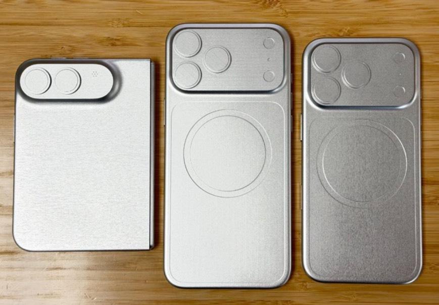 圖為MajinBu發布的iPhone Ultra/Fold 與 iPhone 18 Pro 的「最終」模型機。其中折疊機的螢幕並沒有包含 MagSafe 磁吸環。（圖／取自@MajinBuofficia X）