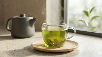 綠茶是一種廣受歡迎的飲品，含有與心臟健康相關的植物化合物。（圖／AI生成）