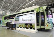 工研院開發台灣首輛16噸城際型氫能巴士，該車提供長途運輸純電動車（BEV）載重受限與充電耗時的解決方案，具備加氫15分鐘、巡航續航力可達420公里的高效能。（圖／經濟部提供）