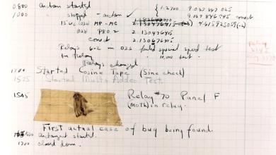 軟體開發中最怕遇到「Bug」（錯誤），在1947年當時的Bug，真的是一隻被電路夾死的飛蛾。（圖／截取自維基共享資源）