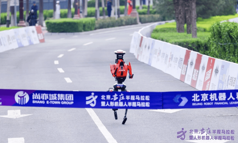 由尚亦城集團舉辦的北京亦庄半程馬拉松，榮耀（Honor）所開發的機器人刷新人類世界紀錄。（圖／截取自主辦單位官網）