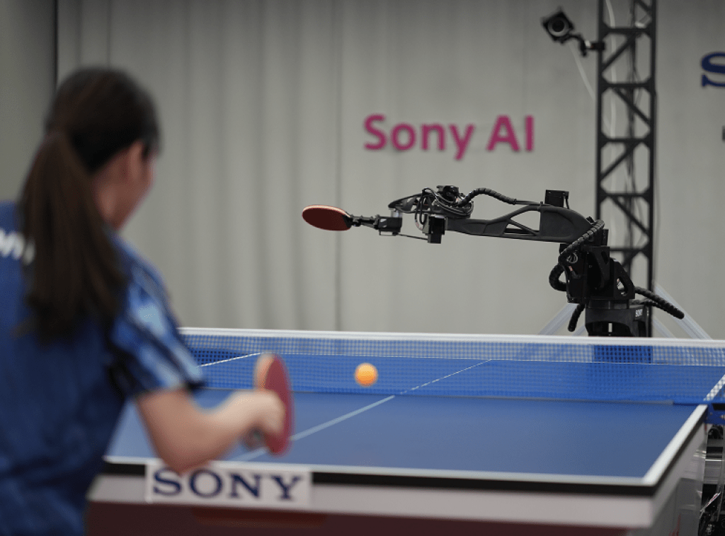 Sony旗下AI研究部門開發的桌球機器人Ace，在與人類高階選手的對抗中多次取勝。（圖／截取自Sony AI）
