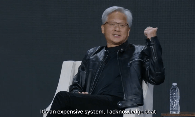 在CadenceLIVE 活動上，黃仁勳與Cadence執行長OfficialADevgan共同探討，關於NVIDIA 與 Cadence 的合作如何協助打造全球成本最低的詞元(Token)。（圖／擷取自@NVIDIAAI X）