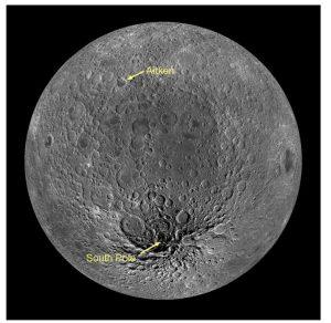 月球最大的撞擊地形「南極－艾特肯盆地」（South Pole–Aitken Basin），因橫跨艾特肯隕石坑與月球南極之間而得名。（圖／NASA/GSFC/Arizona State University）