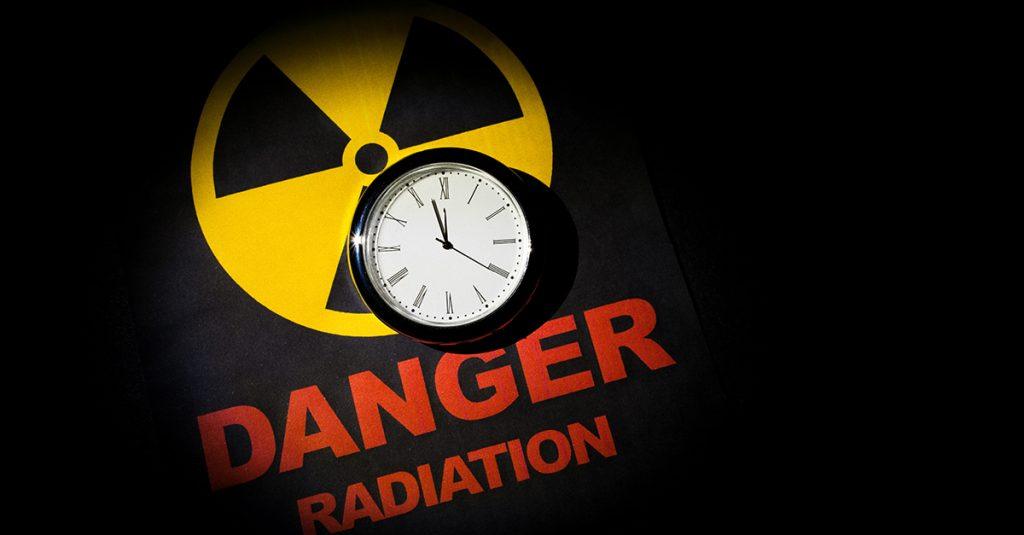 精選 6 對光電、醫工、材料與理工相關科系學生而言,除了專業背景外,若具備「輻射防護人員認可證明書」,也有助於增加求職競爭力。(圖/123rf)