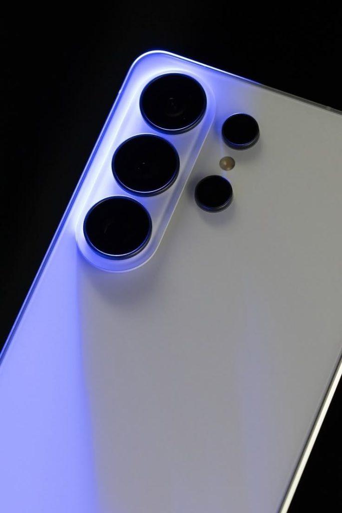 精選 5 Galaxy S27 Pro 預計不會配備三星 Ultra 系列機型標配的 S Pen 手寫筆。即便如此,它的大部分規格預計仍將與 S27 Ultra 保持一致。(圖/123RF)