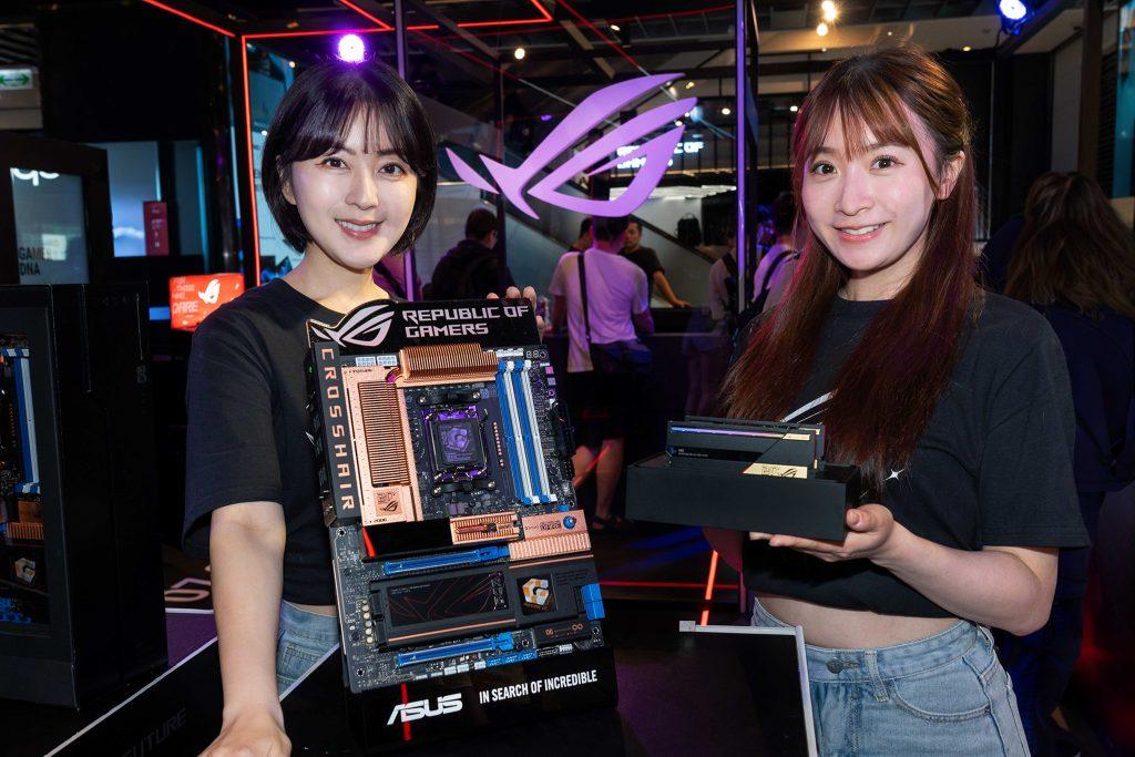 精選 3 ROG CROSSHAIR 2006主機板(圖左)、ROG ARCANA DDR5 20週年限量紀念款記憶體(圖右)。(圖/華碩提供)
