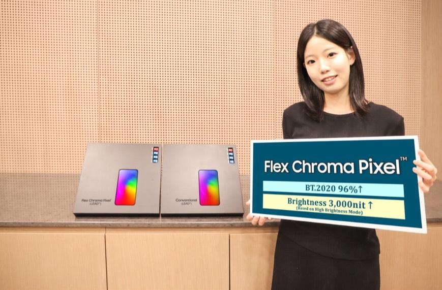 三星顯示器推出了一種名為「Flex Chroma Pixel」的全新智慧型手機OLED技術，在高亮度模式下峰值亮度可達3000尼特，並實現了業界領先的色域覆蓋率。（圖／取自@UniverseIce X）