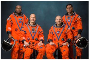 NASA揭曉阿提米絲三號機組名單 2027年任務持續推進 1 阿提米絲三號機組成員拍攝官方合照(左起依序為:Andre Douglas、Luca Parmitano、Randy Bresnik、Frank Rubio)。(圖/NASA/Bill Stafford)