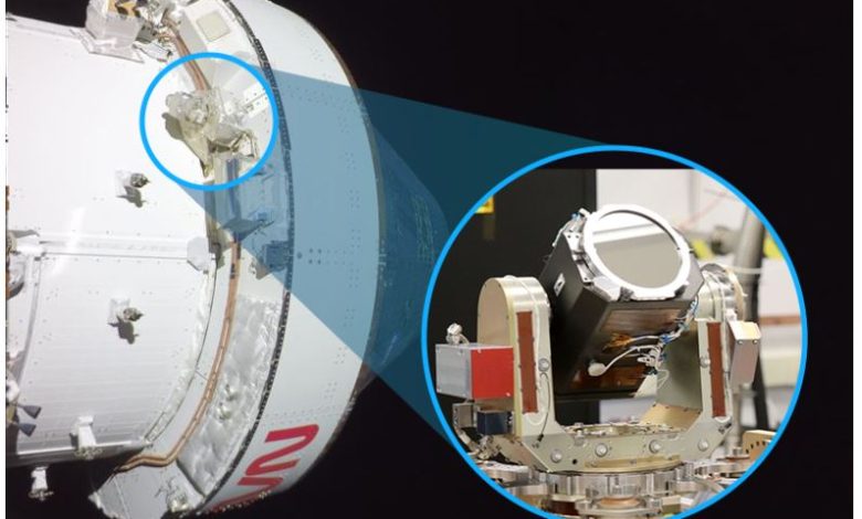 獵戶座（Orion）太空艙內展示 Orion Artemis II Optical Communications System（O2O）。O2O 由位於美國麻薩諸塞州列星頓的麻省理工學院林肯實驗室（MIT Lincoln Laboratory）研發。（圖／取自於NASA）