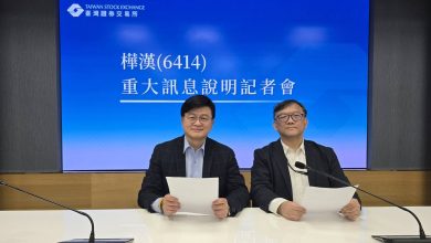 樺漢董事會通過公開收購Kontron AG 拚實體AI版圖 4 樺漢科技召開重大訊息說明會,左為財務長莊宗憲,右為投資長黃朝懋。(圖/樺漢提供)