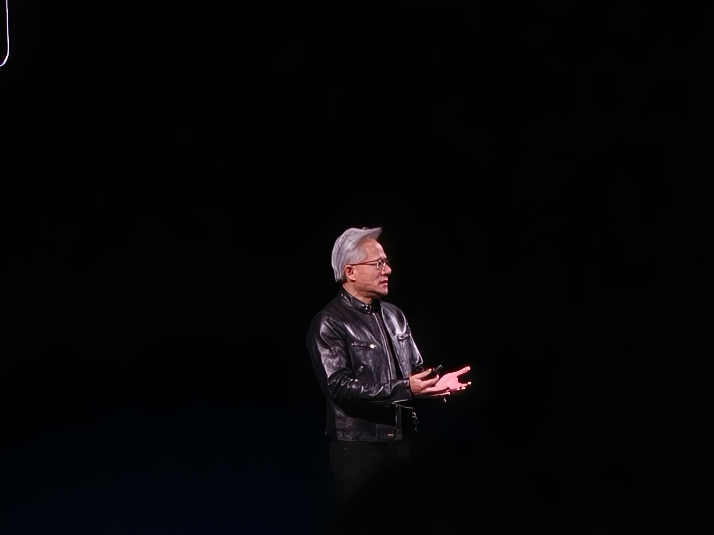COMPUTEX 2026/Cosmos3亮相!黃仁勳:實體AI大爆發即將到來 1 NVIDIA輝達執行長黃仁勳今(1)日進行GTC Taipei主題演講。(圖/記者許若茵攝)