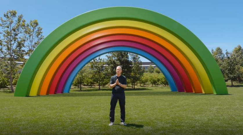 庫克 （Tim Cook）將於9月1日起將轉任董事長，同時也將自己領導蘋果公司的經歷，稱其「一生的榮耀」。（圖／擷取自蘋果官網）