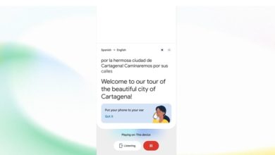Google 翻譯告別耳機束縛!實現「舉起即聽」流暢體驗 流暢到像聊天 6 使用新的聆聽模式,使用者可以直接透過手機聽筒聽到西班牙語導覽、近乎即時的英語翻譯。Google Meet 的參與者使用語音翻譯功能,則可以在英語、普通話和瑞典語之間進行交流。(圖/擷取自google官方部落格)