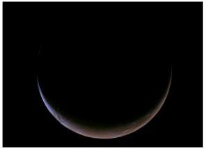 NASA Psyche飛掠火星 回傳最新觀測影像 1 這是由NASA的靈神星(Psyche)任務在近距離飛越火星進行重力助推後,所拍攝到富含水冰的火星南極冠最高解析度影像。該極冠的跨度超過 430 英里(700 公里)。(圖/NASA/JPL-Caltech/ASU)