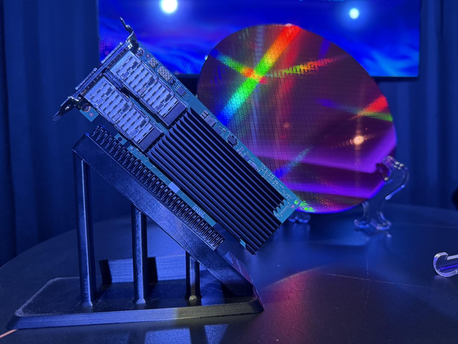 COMPUTEX 2026/英特爾獻資料中心新品 Xeon 6+與Ethernet E835搶攻AI推論商機 1 S 20226056