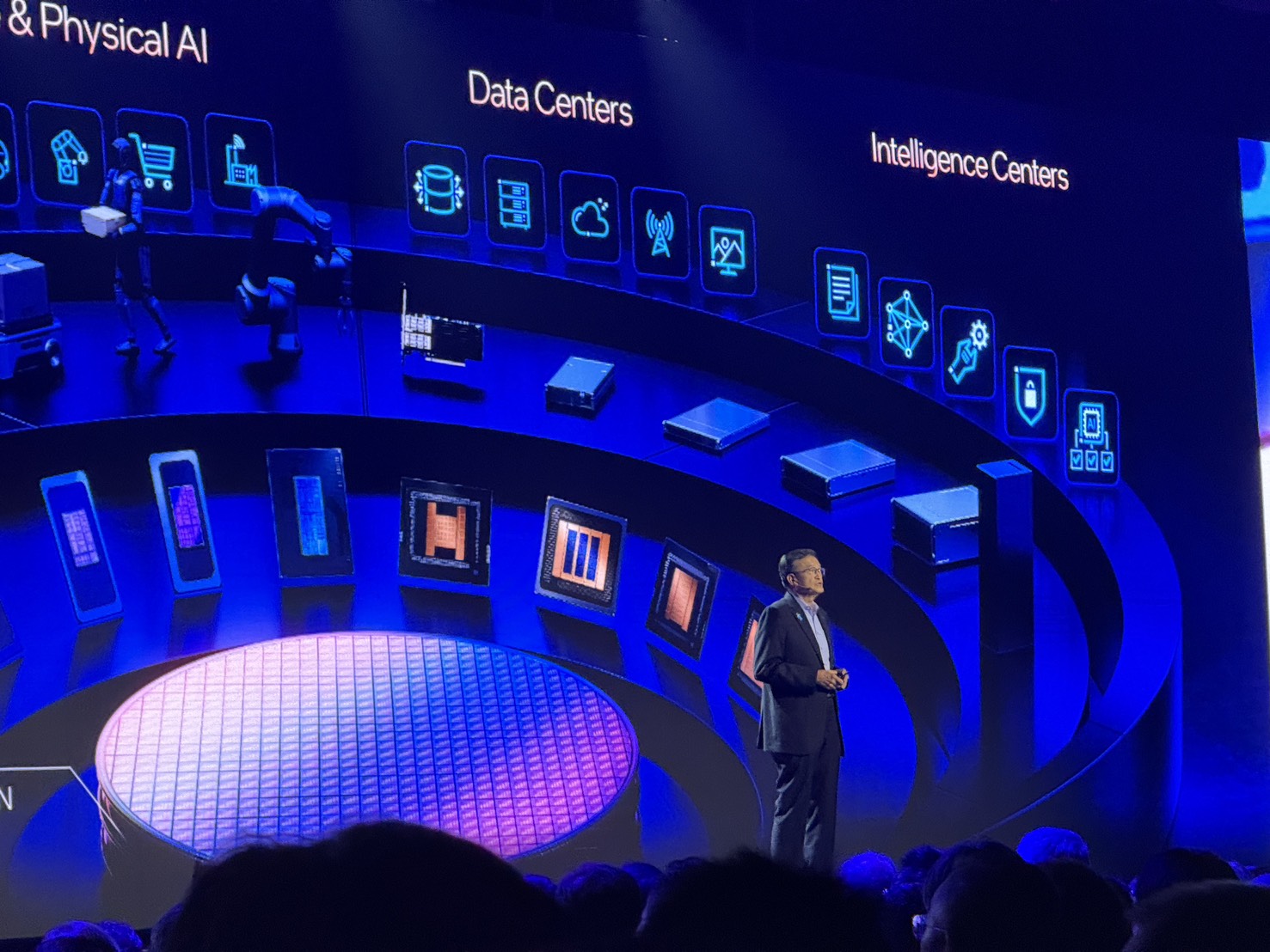 COMPUTEX 2026/AI代理工具改變資料中心架構 陳立武:CPU與GPU比例將趨近1:1 1 S 20275223