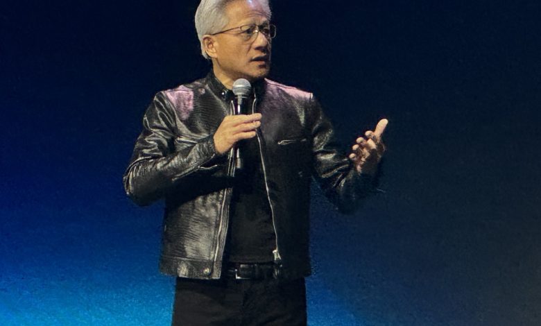 黃仁勳表示：「我們應該盡可能多地使用銅線，能用多久就用多久。」（圖／記者孟圓琦攝）