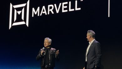 COMPUTEX 2026/黃仁勳站台Marvell大談結盟商機 譽其「下個兆元產業」 3 輝達執行長黃仁勳今(2)日為Matt Murphy站台,笑稱自己是「最佳業務」,也分享輝達與Marvell結盟商機。(圖/記者孟圓琦攝)