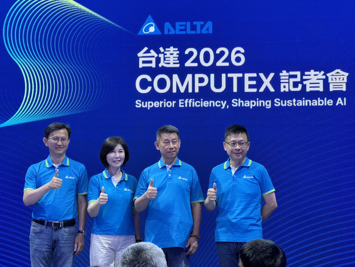 COMPUTEX 2026/台達攜手輝達強攻實體與邊緣AI 數位雙生技術落地智慧製造 1 台達在實體AI 與邊緣 AI 展區,聚焦基於 NVIDIA Omniverse 函式庫所建構的數位雙生技術,大展在智能製造和智慧樓宇的實際應用。在智能製造上,台達 AloT 平台 LineManager 及 DIATwin結合 NVIDIA Omniverse 函式庫,已成功導入泰國廠 AI伺服器電源產線。(圖/記者孟圓琦攝)