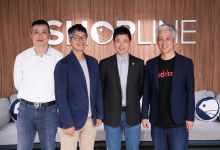 SHOPLINE 台灣總經理葉力維（右二）與三大 AI 生態圈夥伴將能數位行銷創辦人連啓佑（左一）、漸強實驗室產品負責人蘇晨豪（左二）、紅門互動執行長張元溢（右一）共同發表。（圖／SHOPLINE提供）