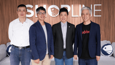 SHOPLINE 台灣總經理葉力維（右二）與三大 AI 生態圈夥伴將能數位行銷創辦人連啓佑（左一）、漸強實驗室產品負責人蘇晨豪（左二）、紅門互動執行長張元溢（右一）共同發表。（圖／SHOPLINE提供）
