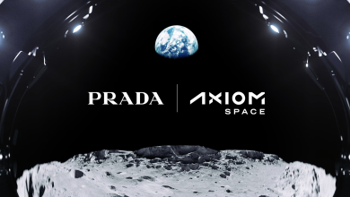 太空衣也要奢華!Prada操刀NASA登月內著衣 搶佔頂級太空旅遊商機 3 Prada攜手Axiom Space發表為太空人設計的登月太空衣內著衣。(圖/截取自Axiom Space)