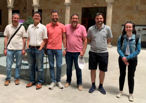 清華電機陳明彰教授（左二）與西班牙薩拉曼卡大學（University of Salamanca）研究團隊合作，完成孤立埃秒脈衝研究，為超快科學與極紫外光源發展帶來重要突破。（圖／清華電機提供）