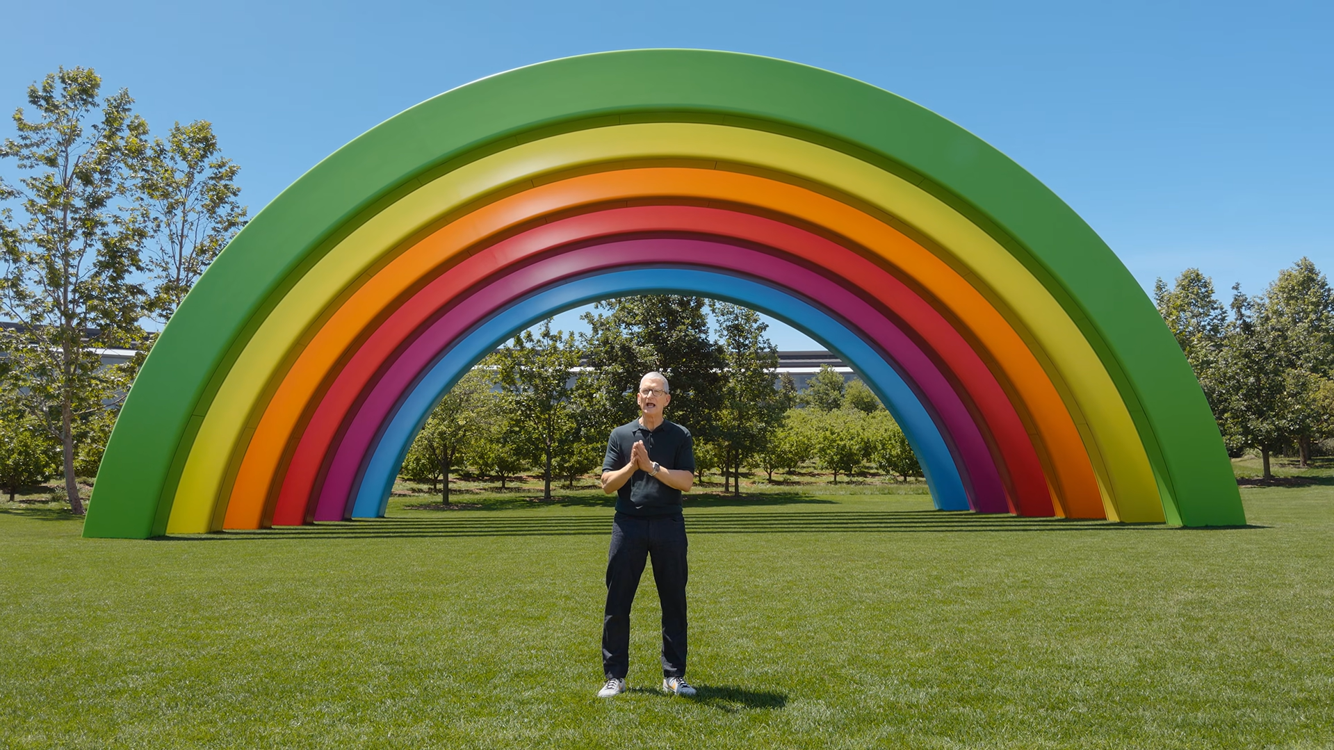 打破常規!WWDC 2026三大主題掛帥、實時Demo回歸真面目 1 WWDC 2026改以三大核心主題貫穿全場:平台功能提升、信任與安全,以及備受矚目的Apple Intelligence與Siri。(圖/擷取自蘋果官方YT)