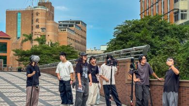 02.世新大學直式微短劇專案拍攝現場，學生實際參與片場分工、劇本發想與拍攝流程