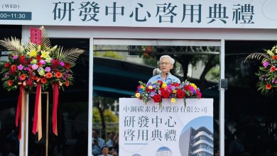 斥資1.87億元!中鋼碳素研發中心正式啟用 引領屏東邁向科技研發新里程 3 中鋼碳素董事長黃建智表示,研發中心啟用象徵企業邁向自主研發的新階段,未來將持續投入關鍵材料技術研發。(圖/屏東縣政府提供)