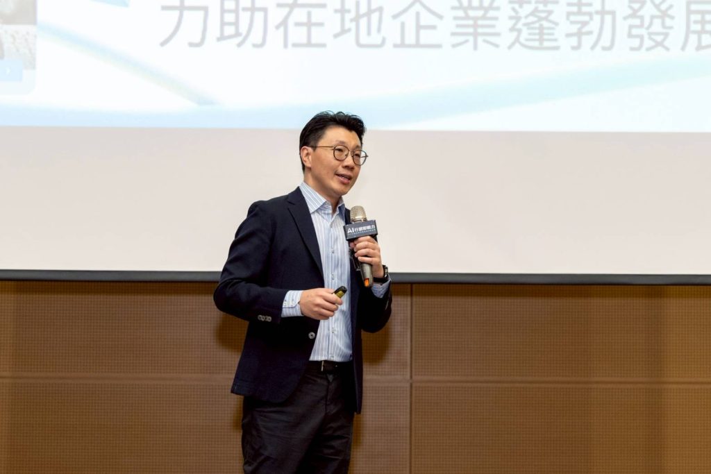 高雄市政府攜手Meta推動AI應用落地 助企業掌握數位行銷新商機 1 Meta台灣暨香港總經理潘先國表示,本次論壇聚焦「AI × 行銷 × 成長」,希望協助企業建立正確認知,提升AI實務應用能力。(圖/高雄市政府提供)