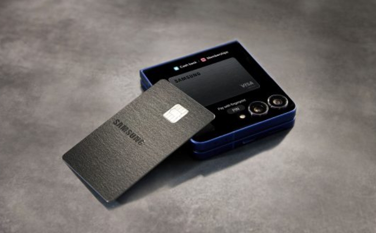 三星首款信用卡三星Galaxy Card來了!強勢跨界搶攻行動支付領域 2 三星Galaxy卡提供虛擬卡和高階實體金屬卡兩種版本,實體卡有黑色三星標誌。(圖/取自三星官網)
