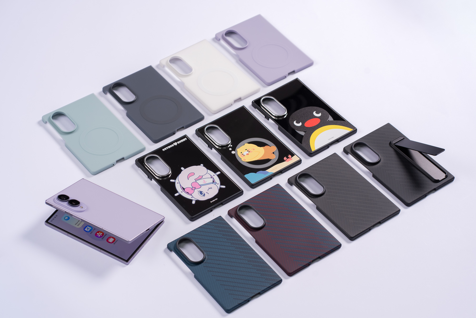 旗艦銷售佔比目標15%!三星 Z8 雙摺疊升級三旗艦戰線磅礡登場 10 Galaxy Z Fold8 系列提供多款風格配件。(圖/三星提供)