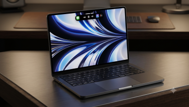 彭博社指出，蘋果的目標是打造最輕薄的產品，在MacBook Pro上，這項變更尤其意味著放棄mini-LED面板，轉而採用混合式OLED面板。而OLED技術透過移除螢幕上的實體層，可以使筆記型電腦的頂蓋更薄。（圖／AI生成）