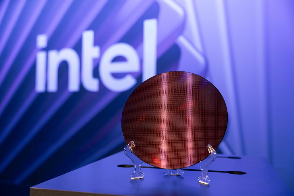 精選 2 Intel 18A P Wafer scaled 1