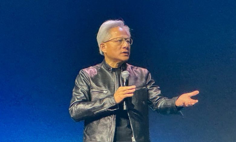 黑色皮夾克已然成為黃仁勳的標配，其中一件最近被送去蘇富比拍賣行拍賣，，經過 65 次競價，以96萬美元成交。（資料圖／記者 孟圓琦攝）
