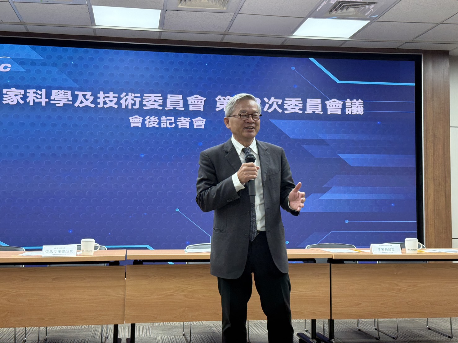 116年度科技預算1768億元創新高 政府推AI建設助中小企業雙軸轉型 1 S 21372932