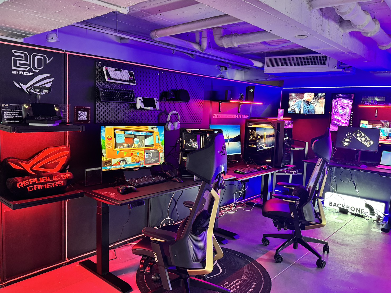 榮耀 20 年的無懼軌跡!敗家之眼 ROG 週年特展進駐中山商圈 終極配備曝光 1 ROG玩家共和國喜迎20周年!在中山商圈舉辦「ROG 20th Annvi. POP-UP」紀念特展,打造兼具信仰傳承與未來願景的沉浸式空間。(圖/記者 孟圓琦攝)