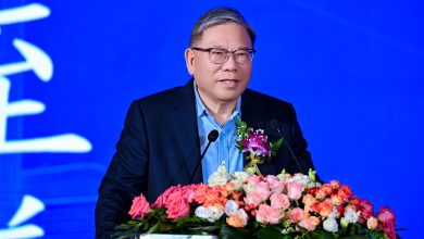 深圳智慧製造基地動土 臻鼎攜手供應鏈打造AI時代高階PCB新生態 7 董事長沈慶芳於動土典禮致詞時表示, AI正以前所未有的速度重塑全球產業,從AI伺服器、高速光模塊,到AI終端、智能車,高階PCB已成為支撐AI時代的重要「基礎設施」。(圖/臻鼎提供)