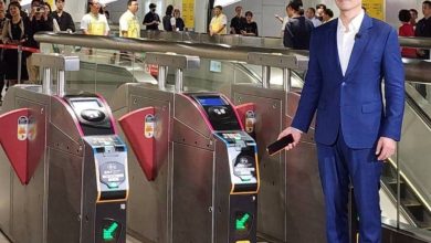 北捷多元支付全面啟用!7 月起刷五大信用卡直接進站、暢遊大台北 6 Apple Pay使用者可從「錢包」App中啟用Apple Pay「快速交通模式(ECP)」,之後僅需將iPhone靠近閘門感應區,即可通過,無需解鎖或將裝置喚醒。(圖/北捷提供)