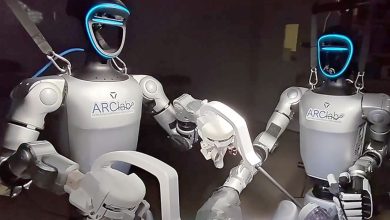 加州大學聖地牙哥分校與UC聖地牙哥雅各布工程學院合作設計的人形機器人，使用原本為人類醫師設計的手持式外科工具，完成兩項概念驗證手術。（圖／Jacobs School of Engineering）