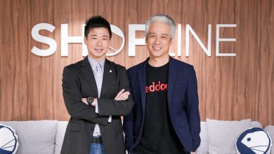 SHOPLINE台灣總經理葉力維（左）與Justar 數聚國際創辦人張元溢（右）攜手推出全新「全域零售廣告媒體」服務。（圖／SHOPLINE提供）